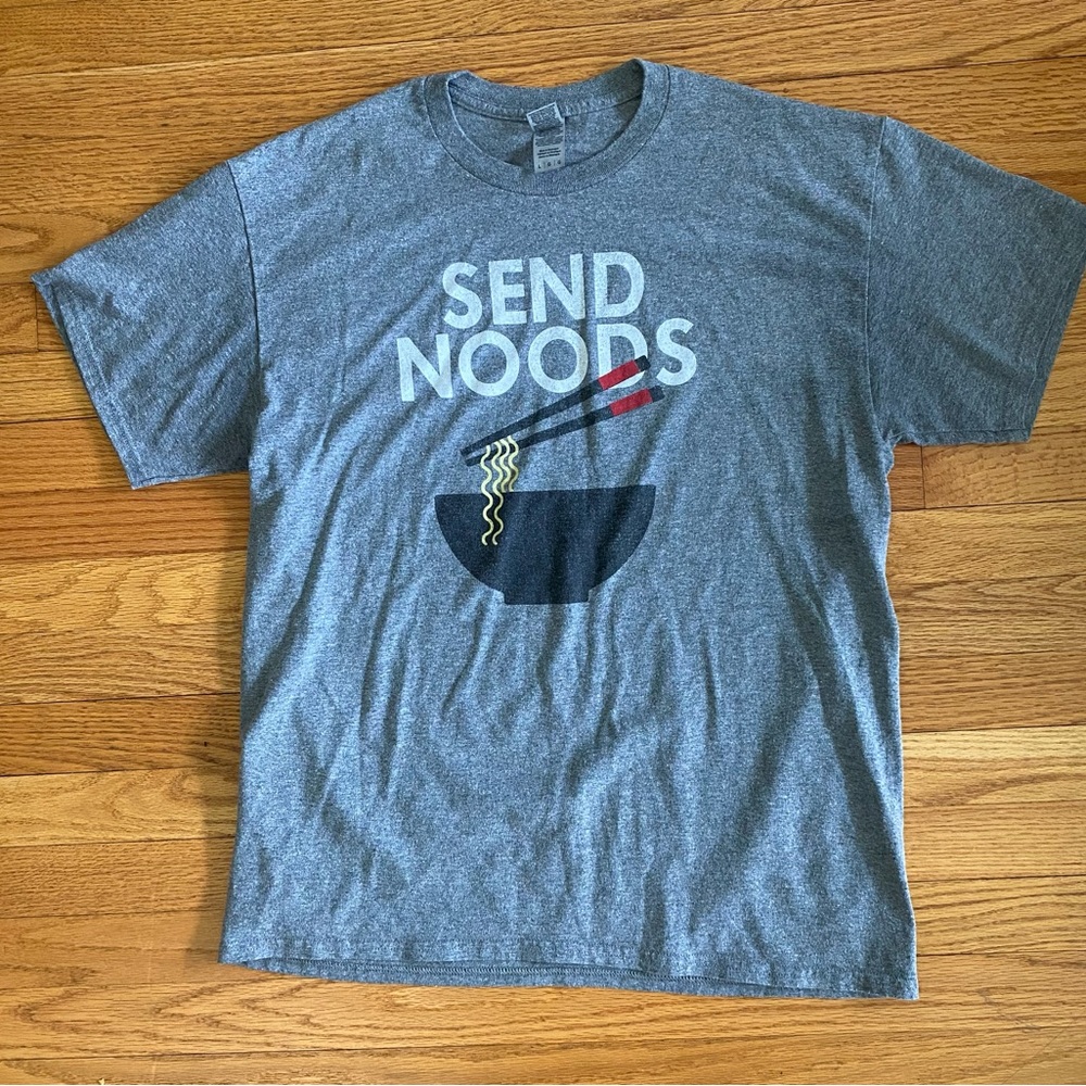 Gildan Tshirt Adult  Large Gray, Send Noods Preowned